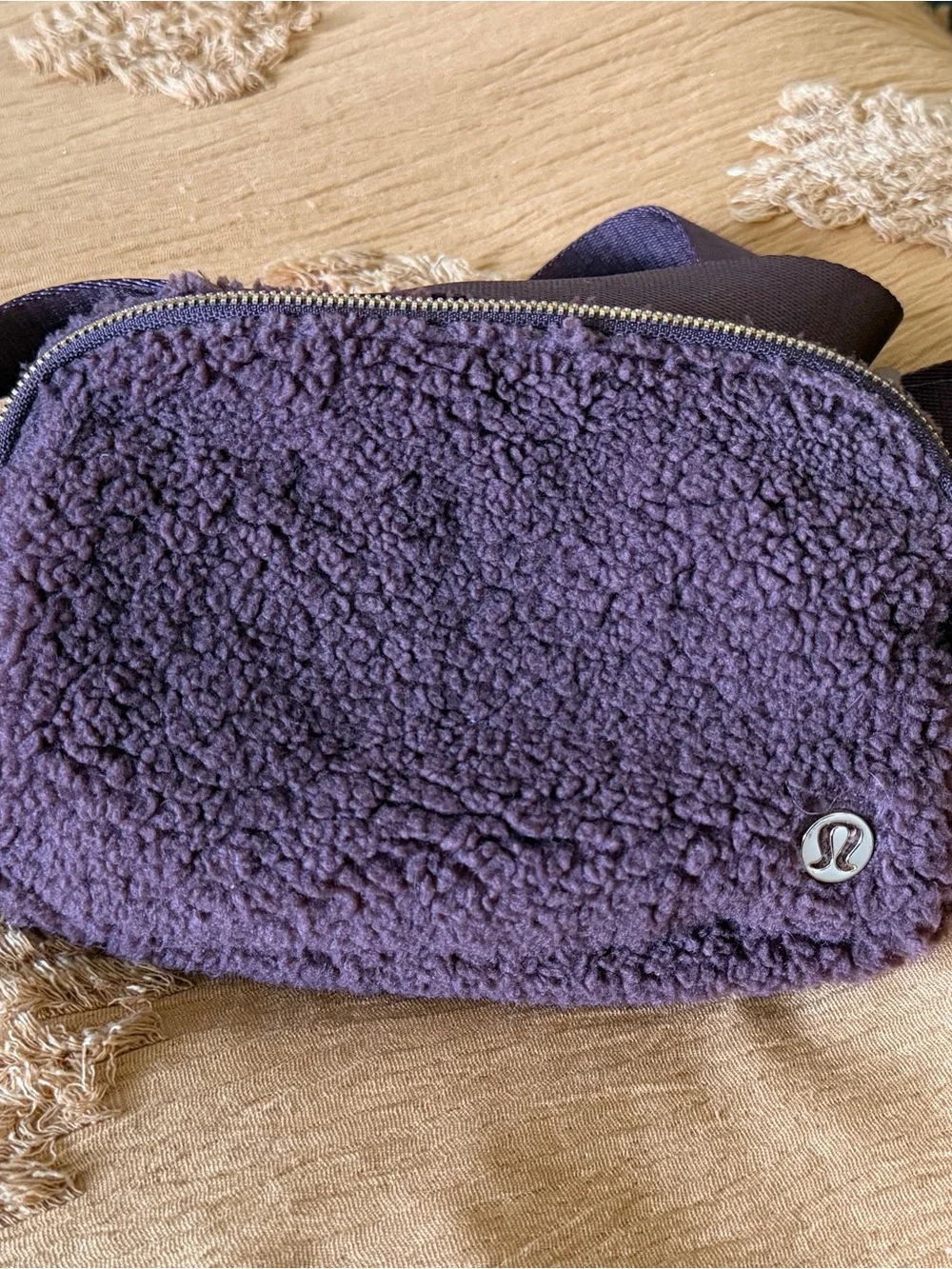 Lululemon Everywhere Belt Bag - Chocolate Brown - Picture 4 of 6